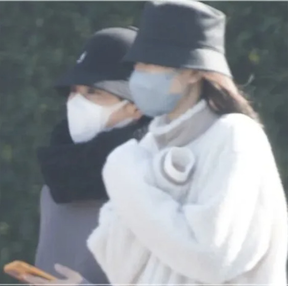 須賀健太と長尾寧音