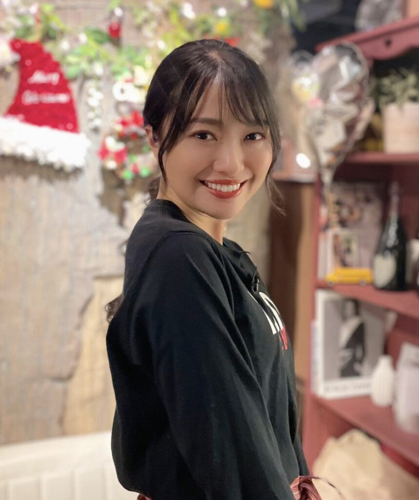 北原里英