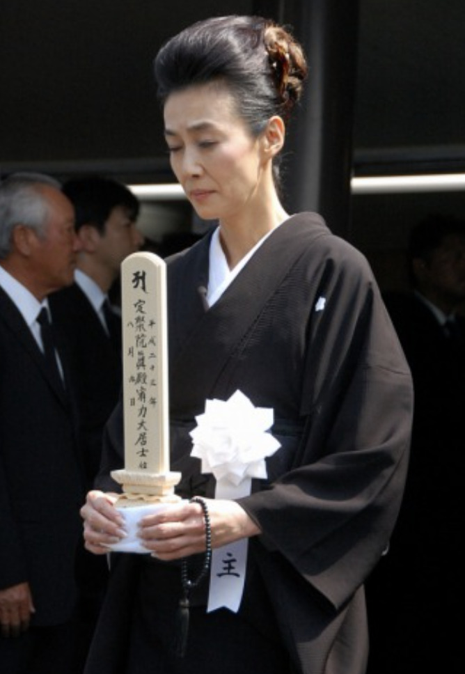 萬田久子
