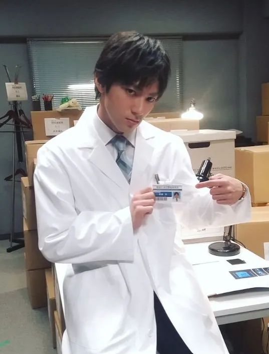 小島梨里杏山田裕貴